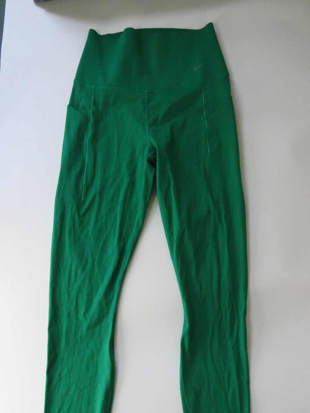 Nike Universa Medium-Support High-Waisted Leggings in Malachite Green, Large